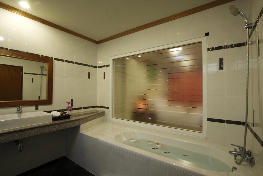 Blue Beach Club & Resort Patong Ruang foto