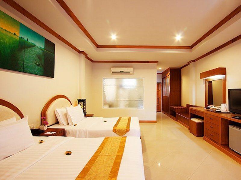 Blue Beach Club & Resort Patong Bagian luar foto