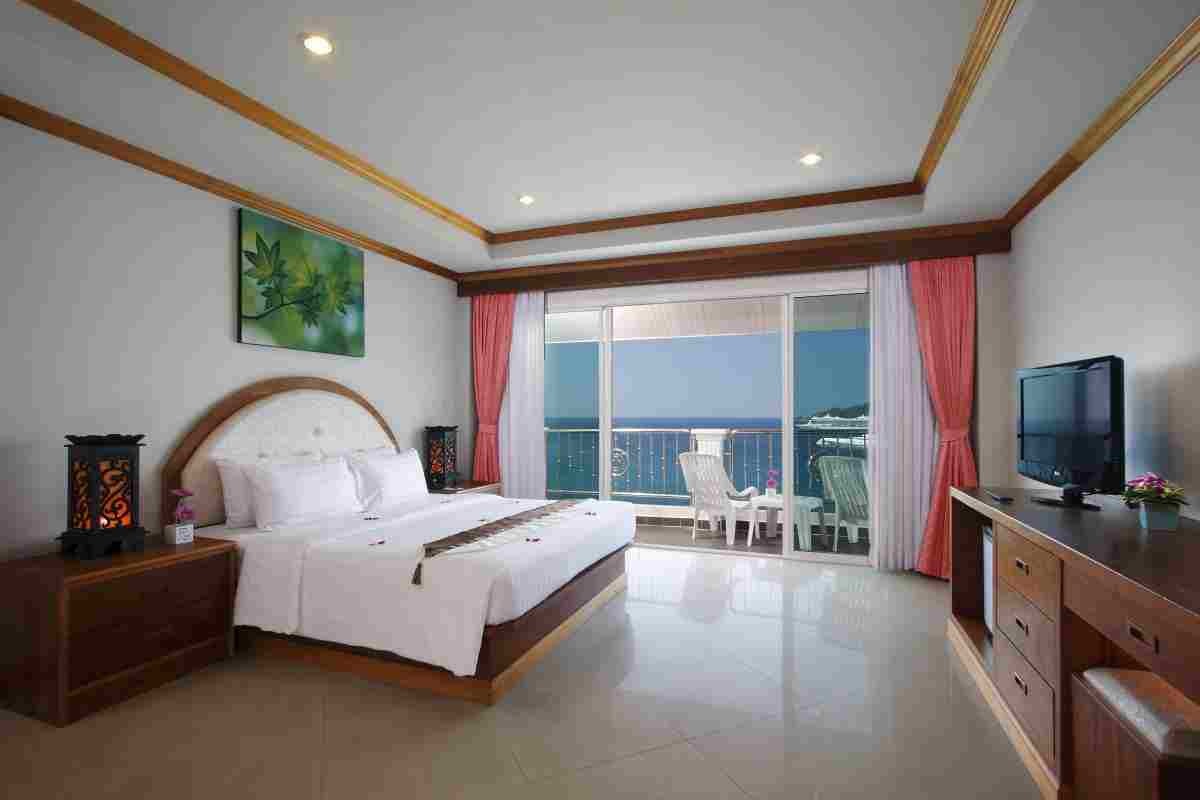 Blue Beach Club & Resort Patong Bagian luar foto
