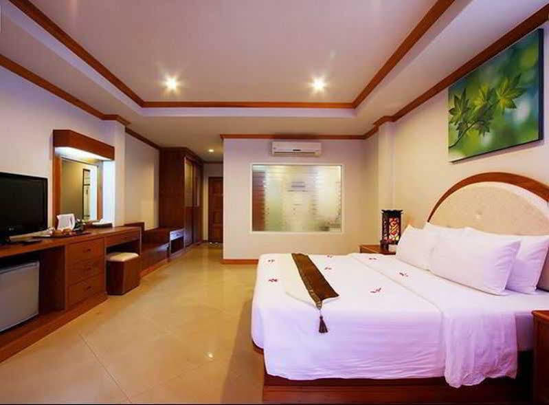 Blue Beach Club & Resort Patong Bagian luar foto